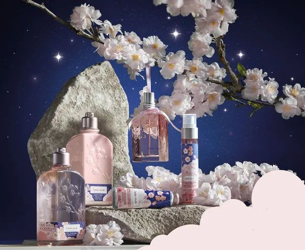 花西子四象平衡粉底液;欧舒丹星河夜樱系列;LAMER天然植萃多面糖粒结晶唇膜... | 新品速递