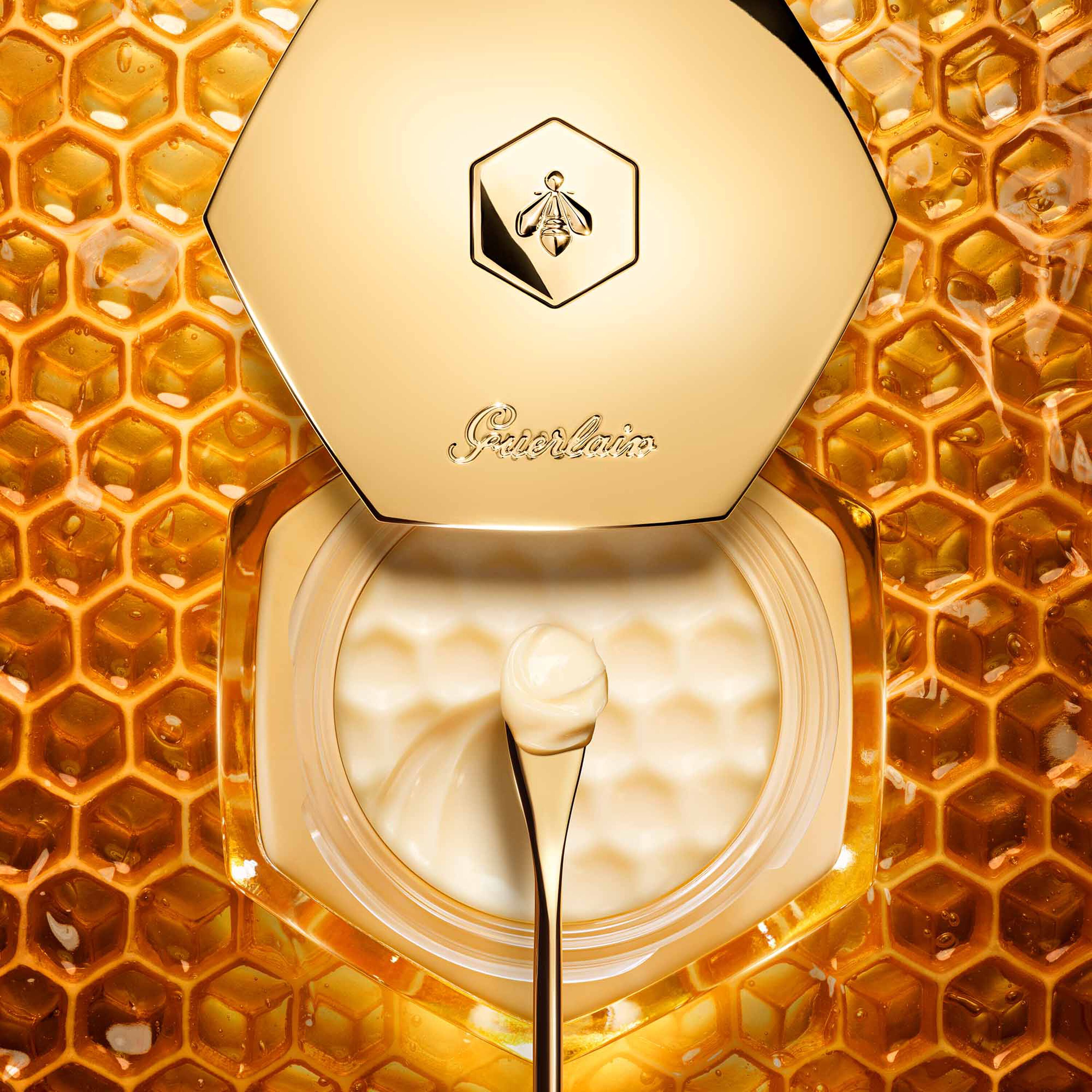 Guerlain帝皇蜂姿发用复原蜜;百雀羚男士冰感防晒喷雾;野兽派微笑樱花系列... | 新品速递