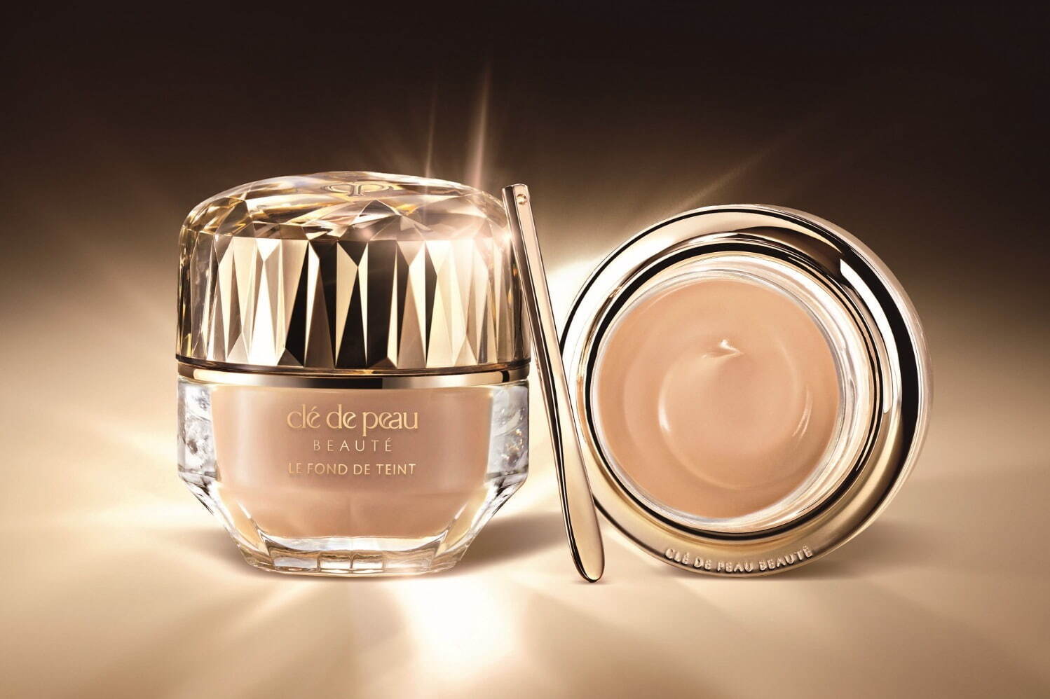 侍刻 SIDEKICK 复合护肤系列;Chanel 升级版泡泡粉底液;花洛莉亚初吻棒... | 新品速递