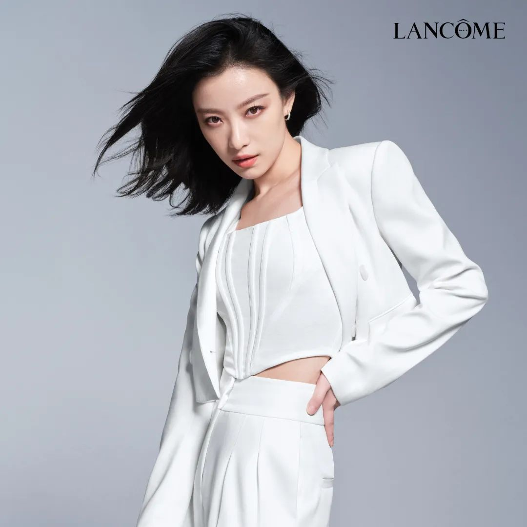 布拉德皮特入局美妆赛道;谜尚母公司股份挂牌出售股份;新版国家化妆品不良反应监测系统上线... | 美妆风向标