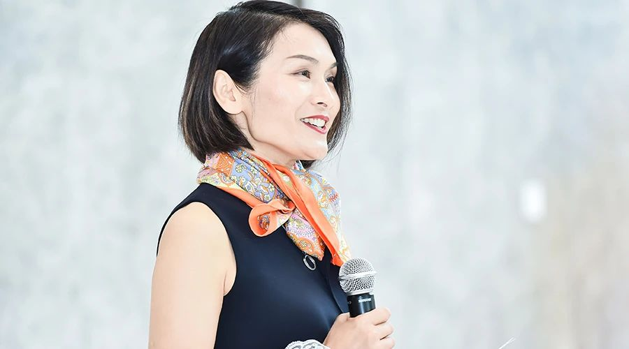 央视315晚会曝光美容针非法注射;丝芙兰合作TikTok上线美妆孵化器计划;雅诗兰黛官宣全球代言人杨幂... | 美妆风向标