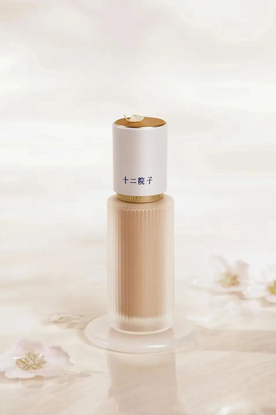 2、桃花1.jpg 美妆圈一周新品(下):INTO YOUx泡泡玛特联名系列; 十二院子桃花粉霜;欧莱雅磨皮大王粉饼... | 新品速递