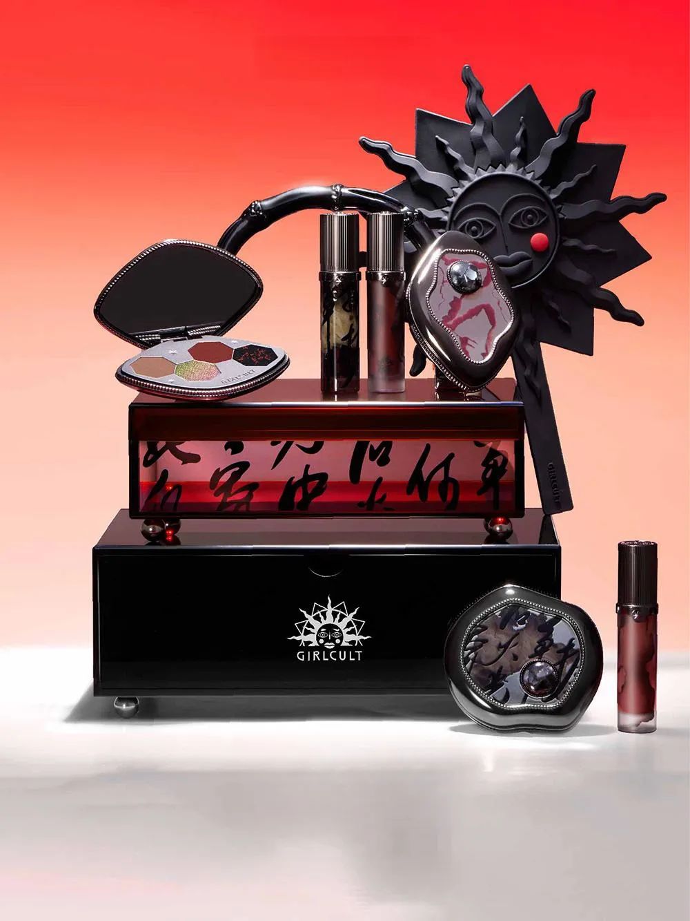 12.girlcult 2.jpg 美妆圈一周新品(下):INTO YOUx泡泡玛特联名系列; 十二院子桃花粉霜;欧莱雅磨皮大王粉饼... | 新品速递