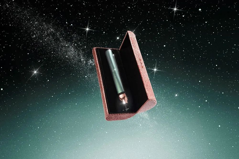美妆圈一周新品(下):INTO YOUx泡泡玛特联名系列; 十二院子桃花粉霜;欧莱雅磨皮大王粉饼... | 新品速递