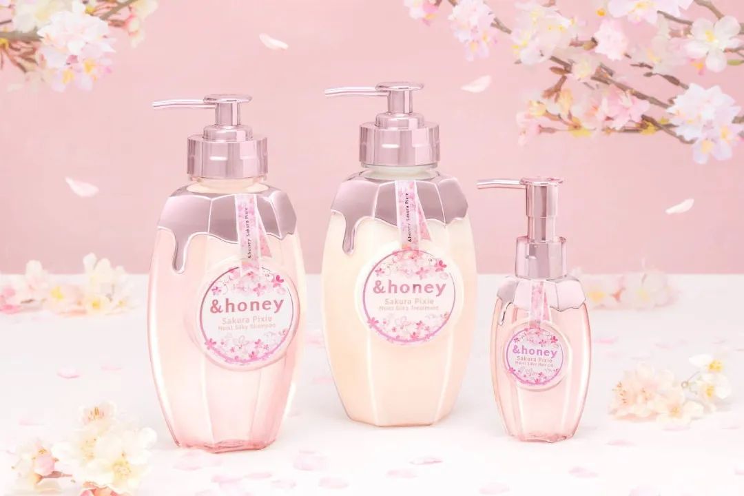 美妆圈一周新品(下):雅诗兰黛小棕瓶卸妆膏与洁面啫喱;春日来信传明酸精华升级版;moody×RIO联名系列... | 新品速递