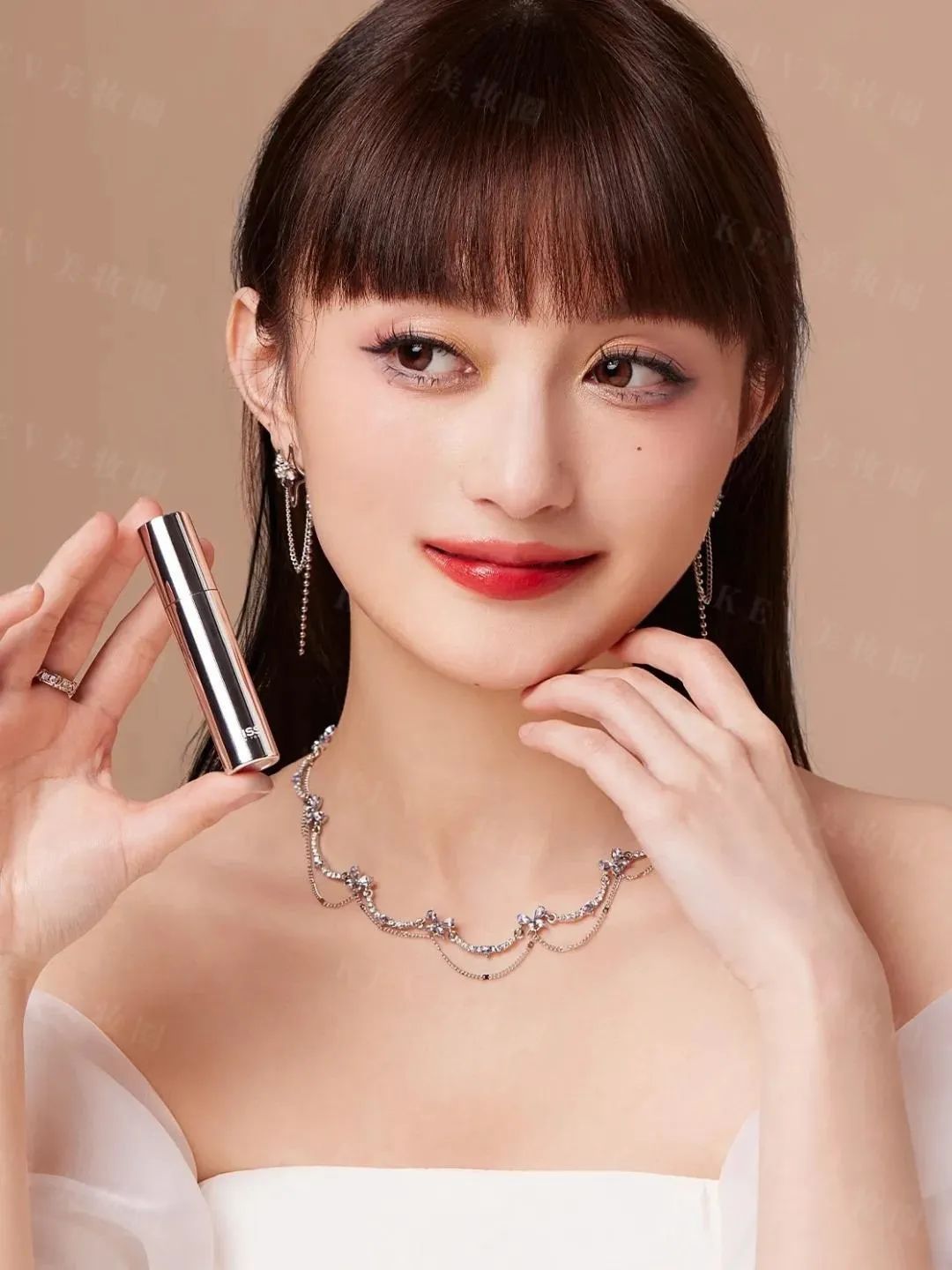 1、PRAMY 1.jpg 美妆圈一周新品(下):CT好莱坞系列唇膏与唇线笔;dasique代曦可色彩工作室系列;BABI秀场定妆喷雾... | 新品速递