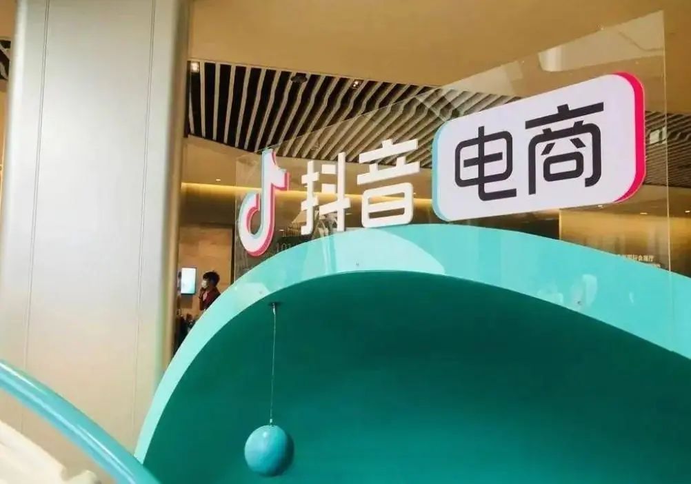 一周热点:TikTok起诉美国政府;化妆品标准化技术委员会成立;解放橘郡关闭天猫旗舰店... | 美妆风向标