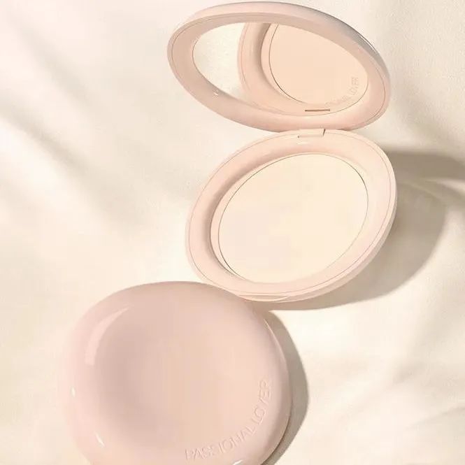 美妆圈一周新品(下):Girlcult双效粉饼;花知晓仲夏夜系列;优酸乳90周年唐老鸭限定版彩妆... | 新品速递