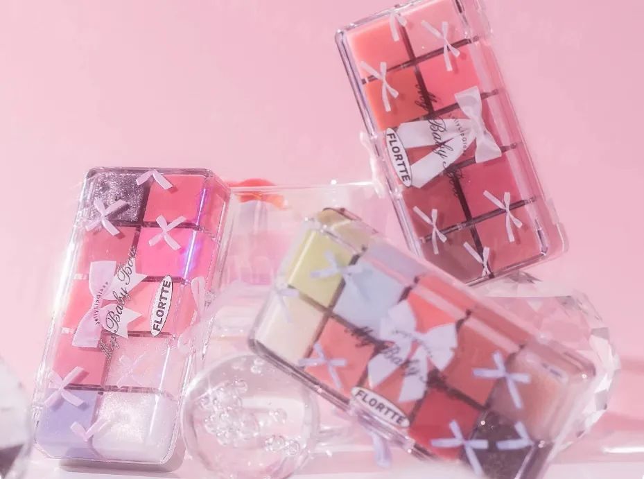 美妆圈一周新品(上):阿玛尼黑钥匙粉底液、毛戈平双质高光盘、小奥汀「小魔盒」双色粉饼... | 新品速递