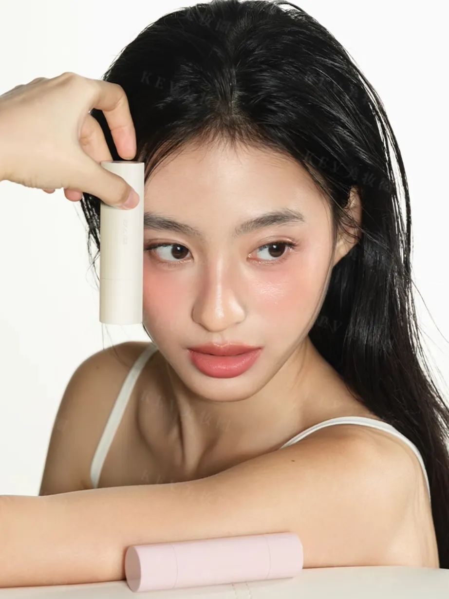美妆圈一周新品(上):UNNY悠宜巴适系列唇部精华蜜;酵色铠甲蝴蝶限定系列;Bobbi Brown吃豆人联名系列 | 新品速递