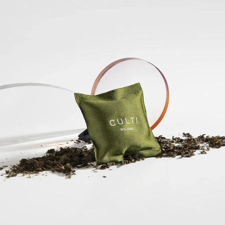 美妆圈一周新品(上):TF黑漆限定;欧珑茶花香颂香水;clio奶糕唇泥;PL看不见嘭嘭散粉... | 新品速递