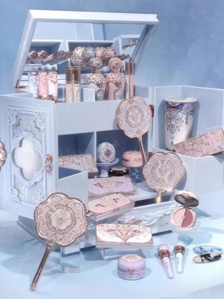 1、PRAMY 1.jpg 美妆圈一周新品(上):花知晓蝴蝶云肩系列;PL恋火曲奇限定系列;MAC定妆紫白饼... | 新品速递