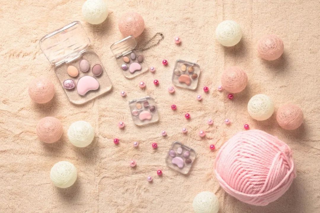 海外上新：勃肯鞋新开足护系列；凝胶转牛奶配方磨砂膏；睫毛膏型护发棒… | 新品速递