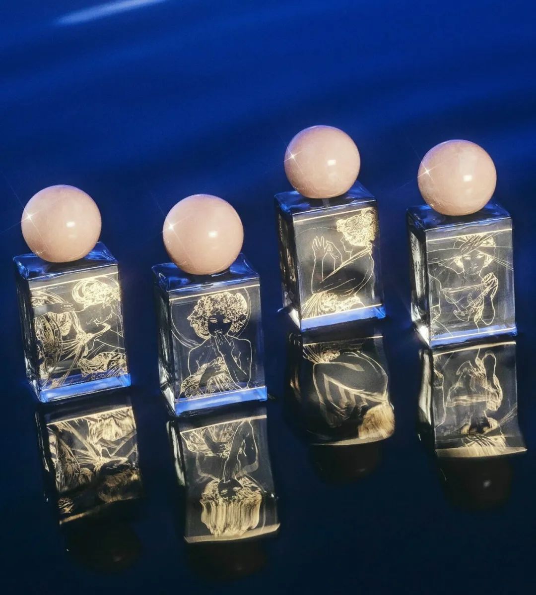 海外上新：勃肯鞋新开足护系列；凝胶转牛奶配方磨砂膏；睫毛膏型护发棒… | 新品速递