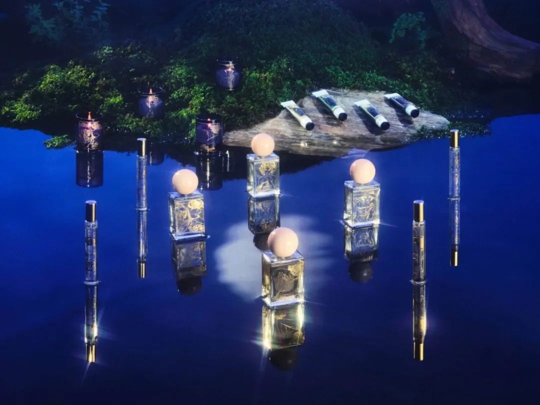 海外上新：勃肯鞋新开足护系列；凝胶转牛奶配方磨砂膏；睫毛膏型护发棒… | 新品速递