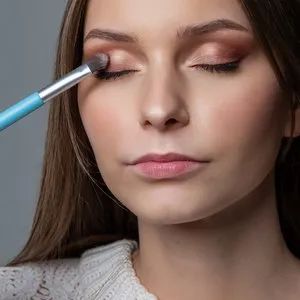 海外上新：胶原蛋白促进剂；“油包水”绿蚕丝面膜；唇手多功能保湿膏；夜之香水… | 新品速递