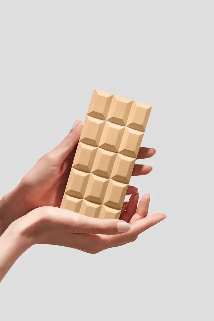 海外上新：星座护身符香薰油；《鱿鱼游戏》联名系列；立顿红茶系列；巧克力棒香水… | 新品速递