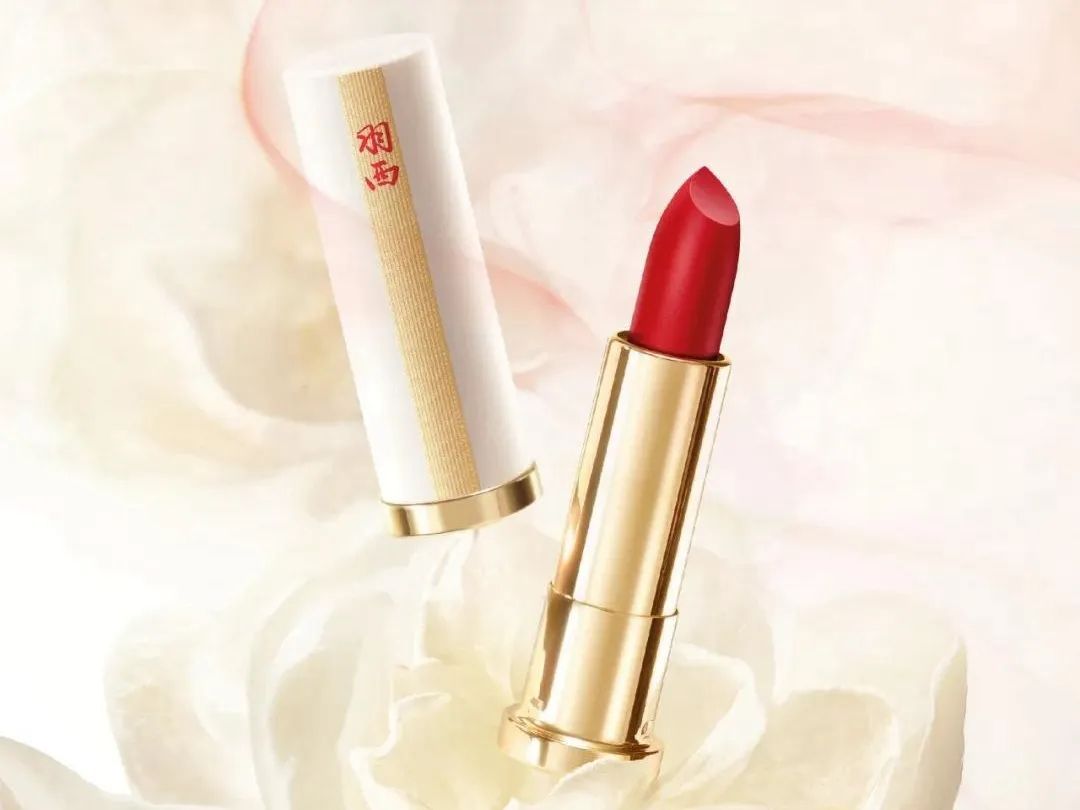 美妆圈一周新品(下):花知晓草莓丘比特系列;PRADA「非正棕」限定系列唇膏;薇姿爆蓬红标洗发水... | 新品速递
