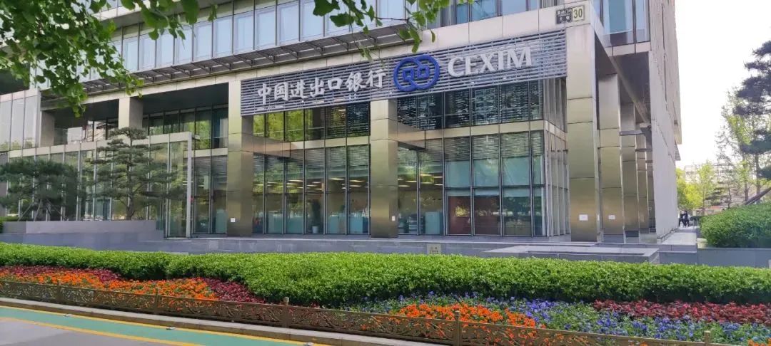 周热点:小红书开放招募海外MCN机构;欧莱雅旗下品牌SHIHYO官宣停运;广电总局发布微短剧「分类分层审核」制度 | 美妆风向标
