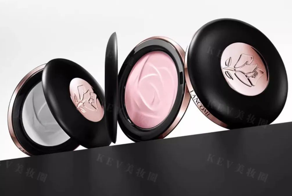 美妆圈一周新品(上):兰蔻持妆大粉饼;KIKO液体眼影;CL细高跟唇釉;尔木萄萄彩头粉扑套盒... | 新品速递