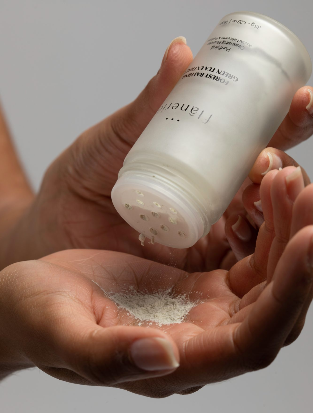 碳酸精华水；美妆DIY服务机；男士香氛打底；鬼马小精灵系列… | 海外上新