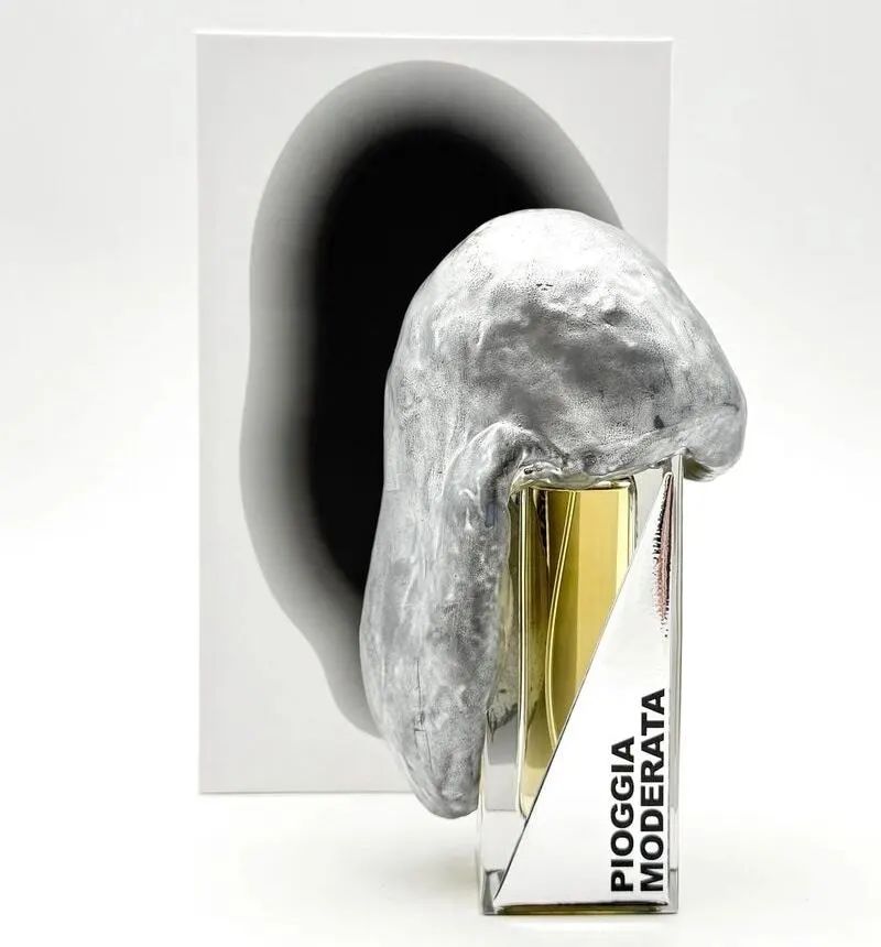 碳酸精华水；美妆DIY服务机；男士香氛打底；鬼马小精灵系列… | 海外上新