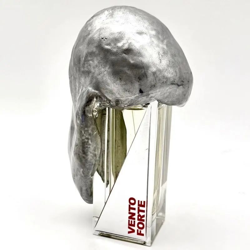 碳酸精华水；美妆DIY服务机；男士香氛打底；鬼马小精灵系列… | 海外上新