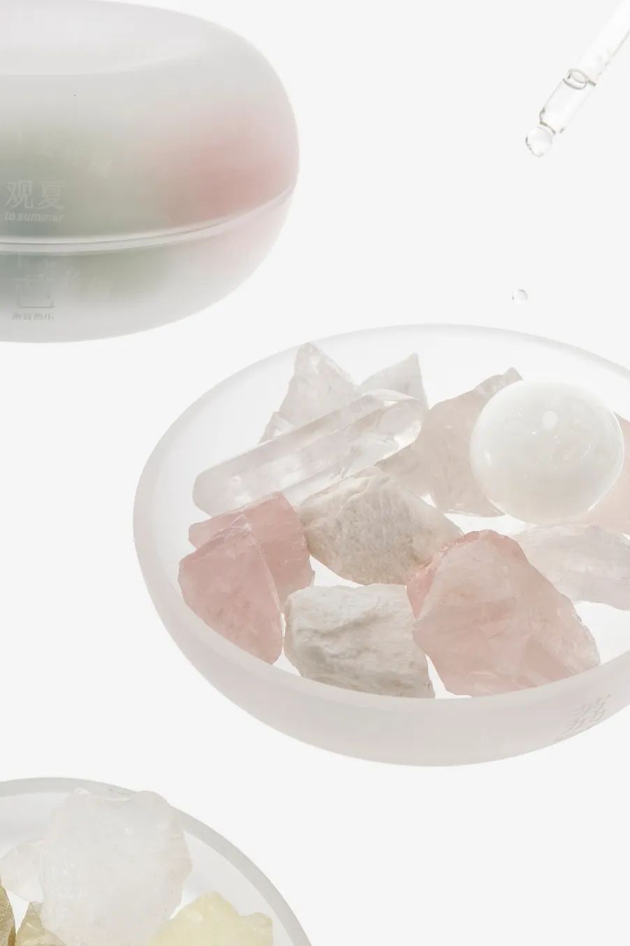美妆圈一周新品(上):OLAY肽棒次抛;雅诗兰黛智妍胶原水乳;观夏2025氤氲冰夏时节香薰系列... | 新品速递
