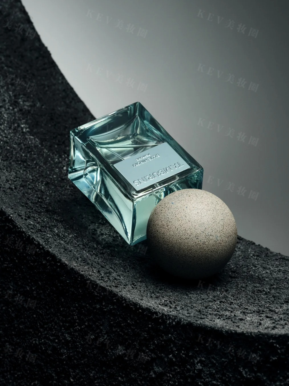 美妆圈一周新品(下):珀莱雅超细雾夜粉饼;朱栈「觅影」修容盘;兰蔻「是我」爆汁丰唇蜜;尔木萄气垫腮红... | 新品速递
