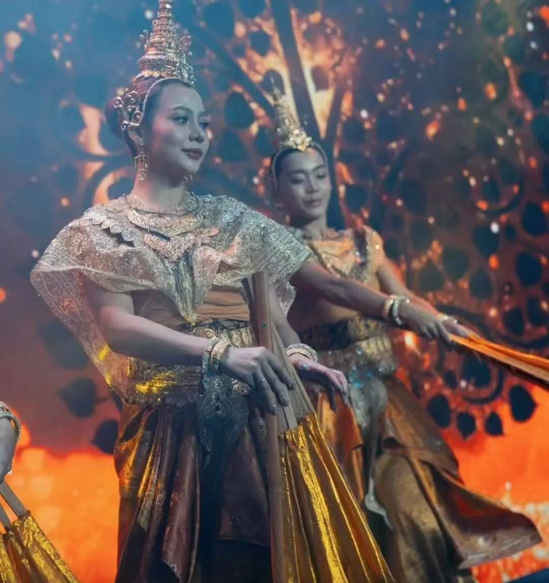 本土草本、多巴胺情绪、精准护理、宠物人文......探寻东盟展海外美妆新动向 | 行业洞察