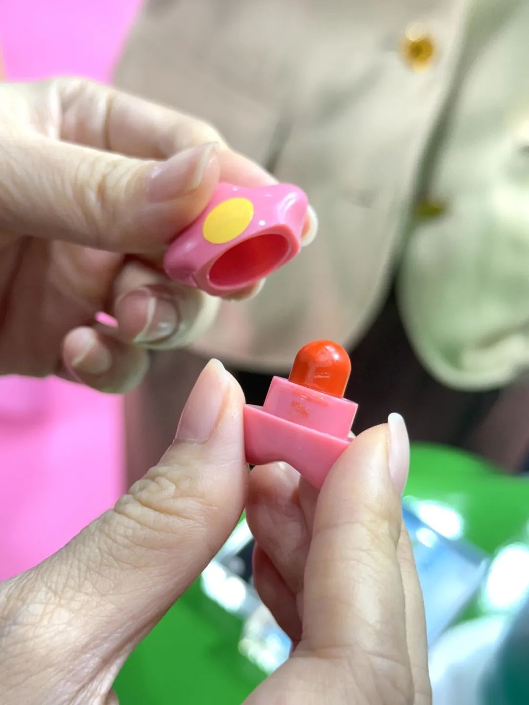 本土草本、多巴胺情绪、精准护理、宠物人文......探寻东盟展海外美妆新动向 | 行业洞察