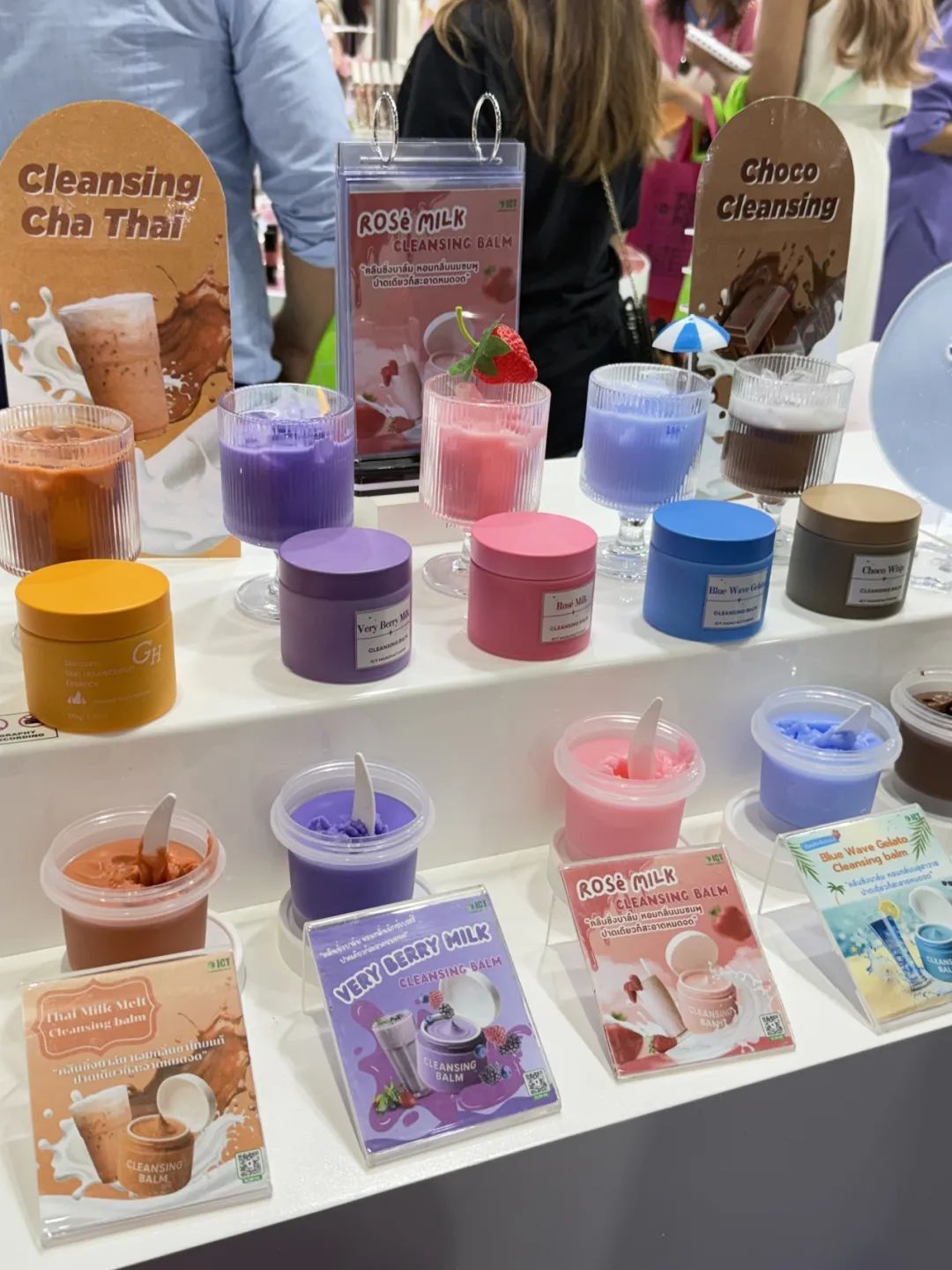 本土草本、多巴胺情绪、精准护理、宠物人文......探寻东盟展海外美妆新动向 | 行业洞察