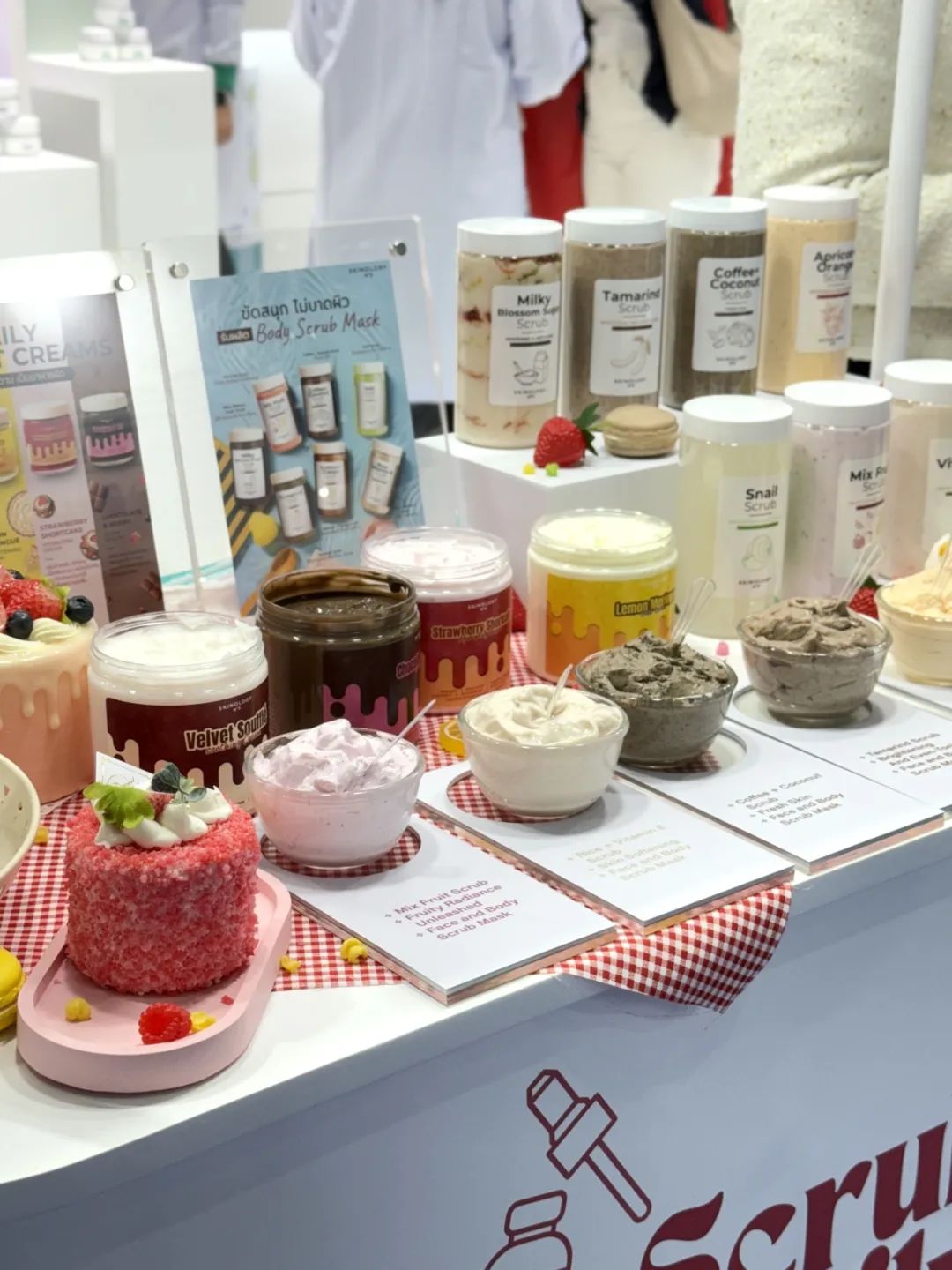 本土草本、多巴胺情绪、精准护理、宠物人文......探寻东盟展海外美妆新动向 | 行业洞察