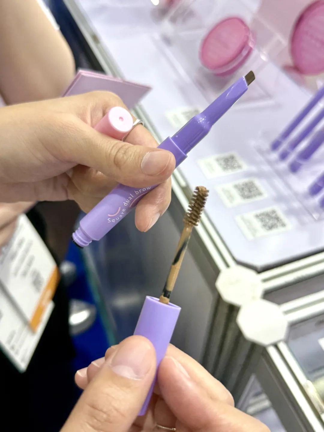 本土草本、多巴胺情绪、精准护理、宠物人文......探寻东盟展海外美妆新动向 | 行业洞察