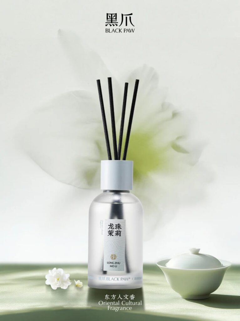 美妆圈一周新品(下):兰蔻小黑瓶滤镜水;兰芝牛奶清补凉;赫莲娜黑绷带50面霜;茱莉蔻限量版40周年馥郁玫瑰系列 | 新品速递
