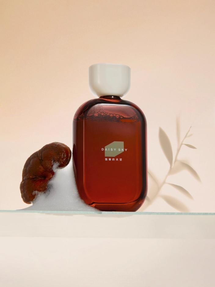 美妆圈一周新品(下):兰蔻小黑瓶滤镜水;兰芝牛奶清补凉;赫莲娜黑绷带50面霜;茱莉蔻限量版40周年馥郁玫瑰系列 | 新品速递