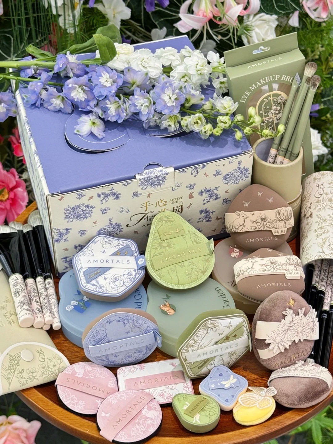 美妆圈一周新品:LUCKMEEY幸棉凝润高光固体香膏;阿玛尼有色面霜;迪奥花蜜眼精华;白惜闪耀美白精华... | 新品速递