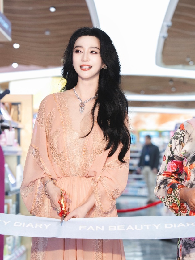 东方美妆闪耀南洋:Fan Beauty Diary马来西亚屈臣氏盛大启航