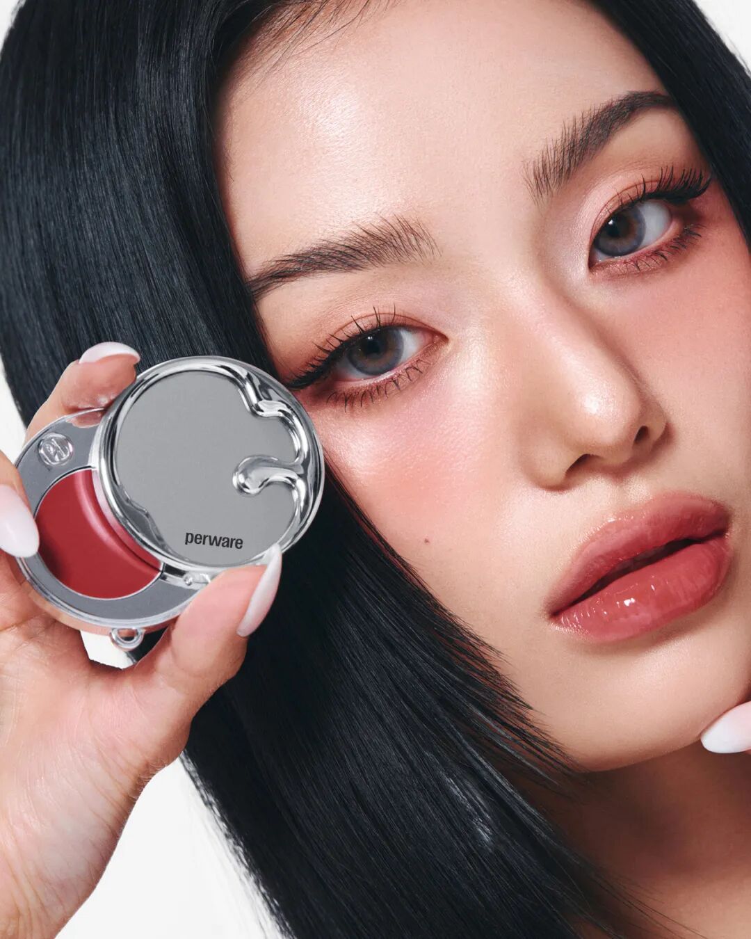 手机支架唇颊膏；死亡塔罗眼影；脏苏打香氛；皇家曲奇眼影盘… | 海外上新