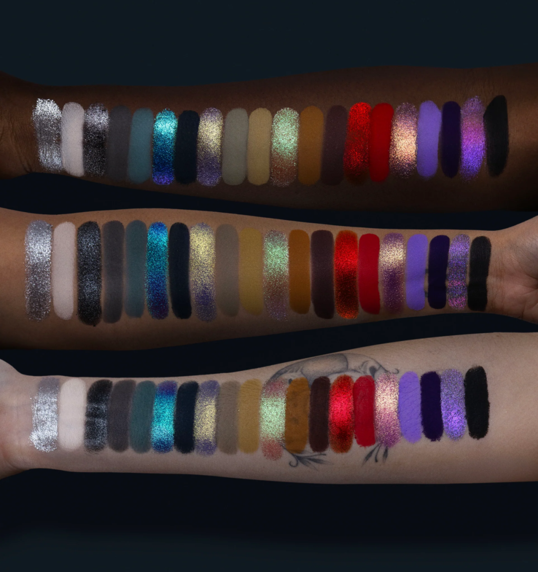 手机支架唇颊膏；死亡塔罗眼影；脏苏打香氛；皇家曲奇眼影盘… | 海外上新