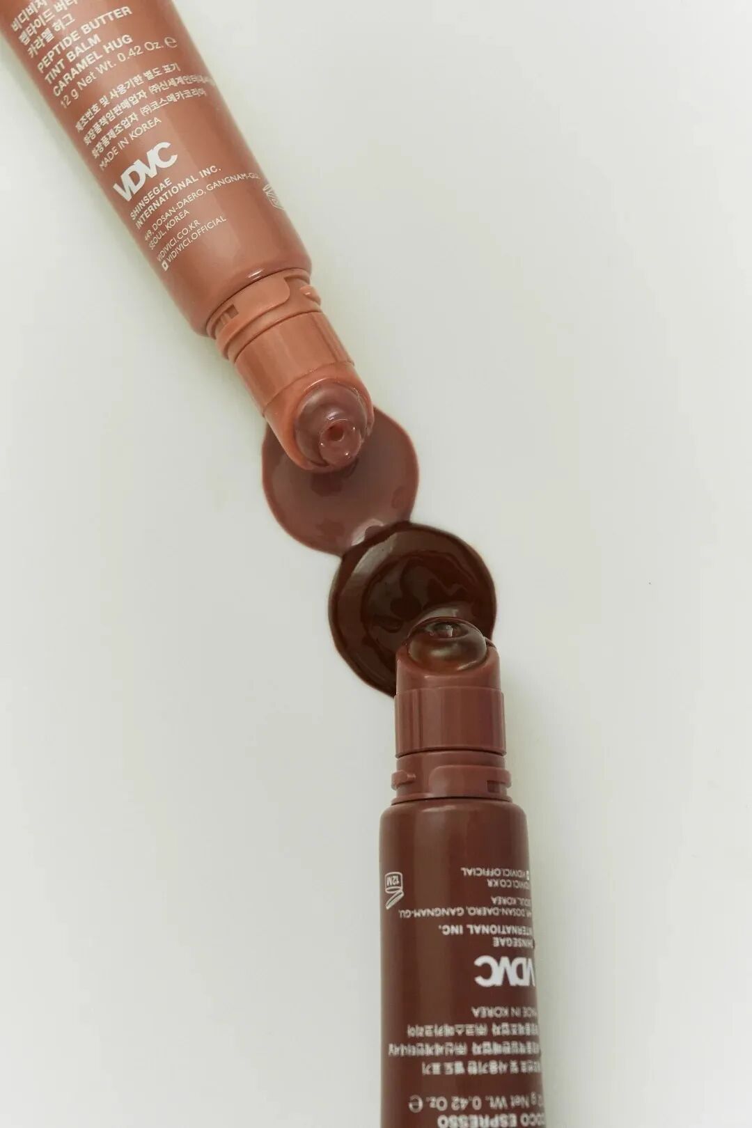 美妆圈一周新品（下）：欧莱雅黑金妆前乳；Colorkey珂拉琪「旋转木马」系列；罗拉玛希水光小粉喷... | 新品速递