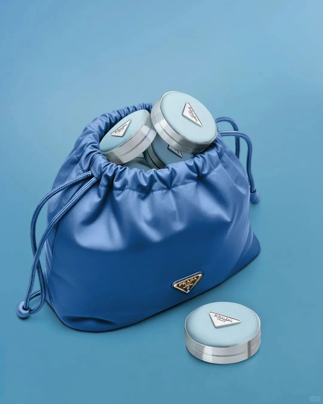 美妆圈一周新品（上）：完美日记三色精华眼影棒；Spes免洗洗发巾；3CE水感唇露；Off&Relax星缎系列... | 新品速递