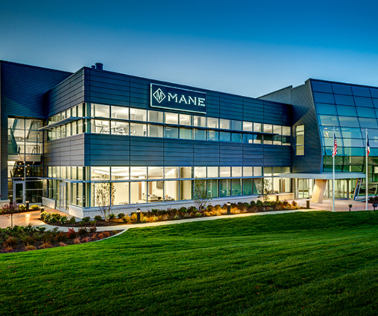 周热点：半亩花田冲刺「港股国货个护第一股」；小红书推出「AI小助手」智能获客工具；闻献推出线香品牌龟宝香居... | 美妆风向标