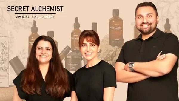 周热点：半亩花田冲刺「港股国货个护第一股」；小红书推出「AI小助手」智能获客工具；闻献推出线香品牌龟宝香居... | 美妆风向标