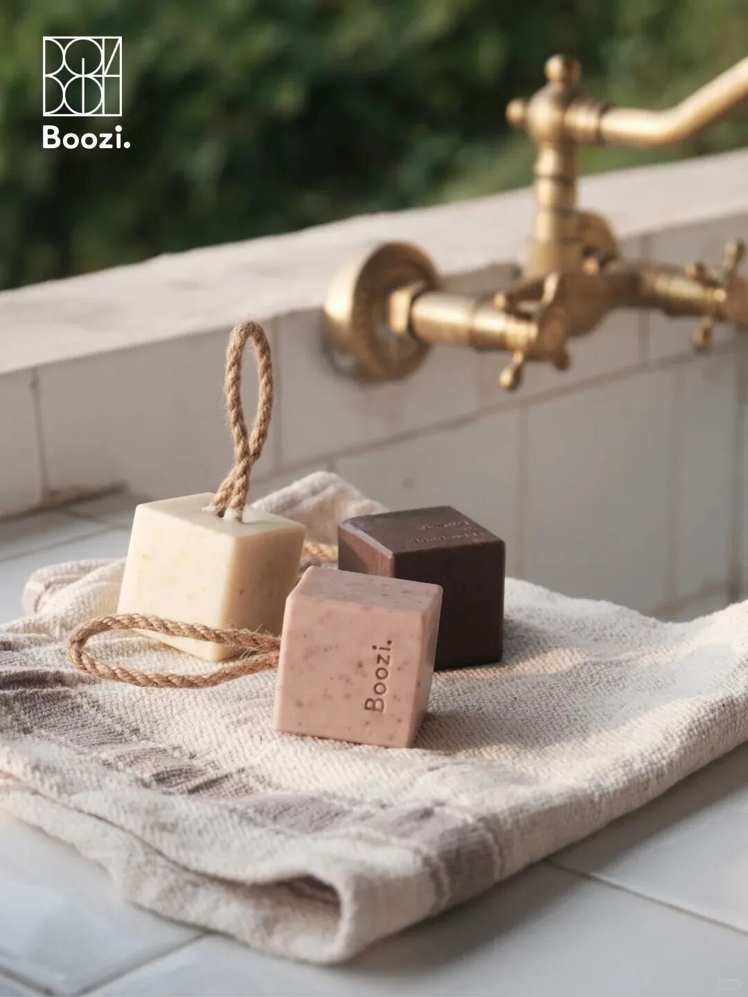 一周新品（上）：INTO YOU第二代女主角唇泥；娇兰防晒润色面霜；3CE色彩烘焙系列；PRADA玻璃唇釉... | 新品速递