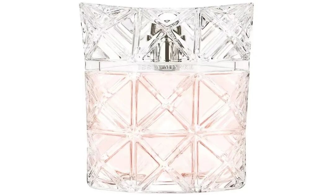 一周新品（上）：酵色春日漫游系列；彩棠引青入妆限定系列；Burberry风衣蜜粉；观夏定自由与想象春日限系列... | 新品速递