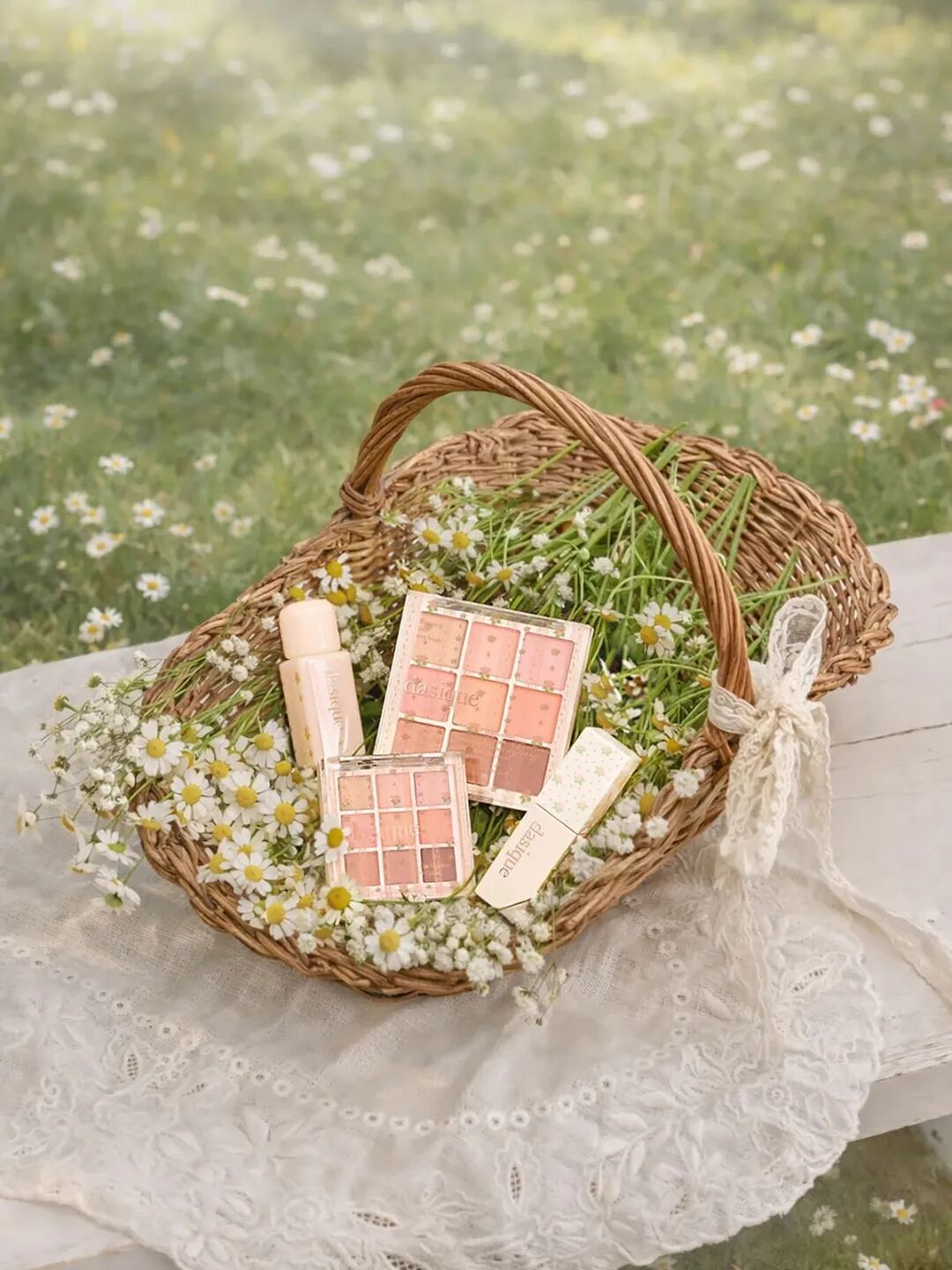 一周新品（下）：花西子防晒气垫；华伦天奴情绪腮红；稚优泉咬唇妆固体唇蜜；The Ordinary精华粉底液... | 新品速递