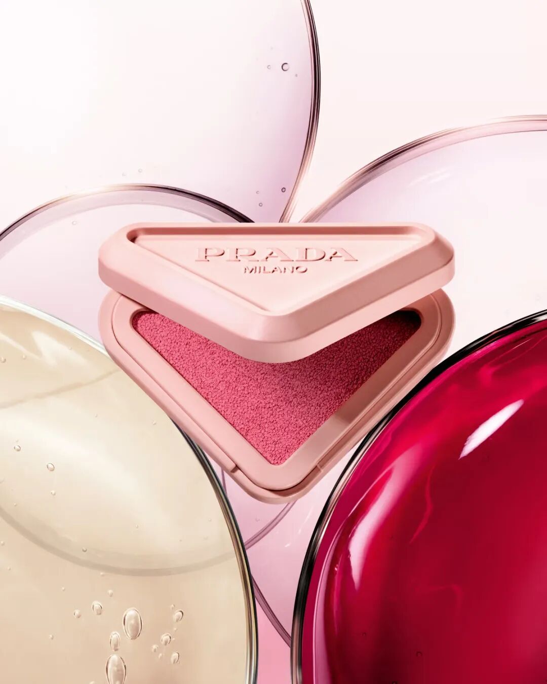 一周新品（上）：PASSIONAL LOVER恋火柔润缎光多用膏；3CE小硬糖唇釉；酵色蛋肌腮红液；Dior迪奥真我浓情香精... | 新品速递