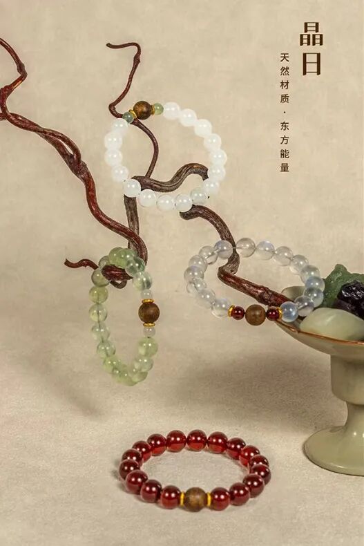 一周新品（上）：PASSIONAL LOVER恋火柔润缎光多用膏；3CE小硬糖唇釉；酵色蛋肌腮红液；Dior迪奥真我浓情香精... | 新品速递