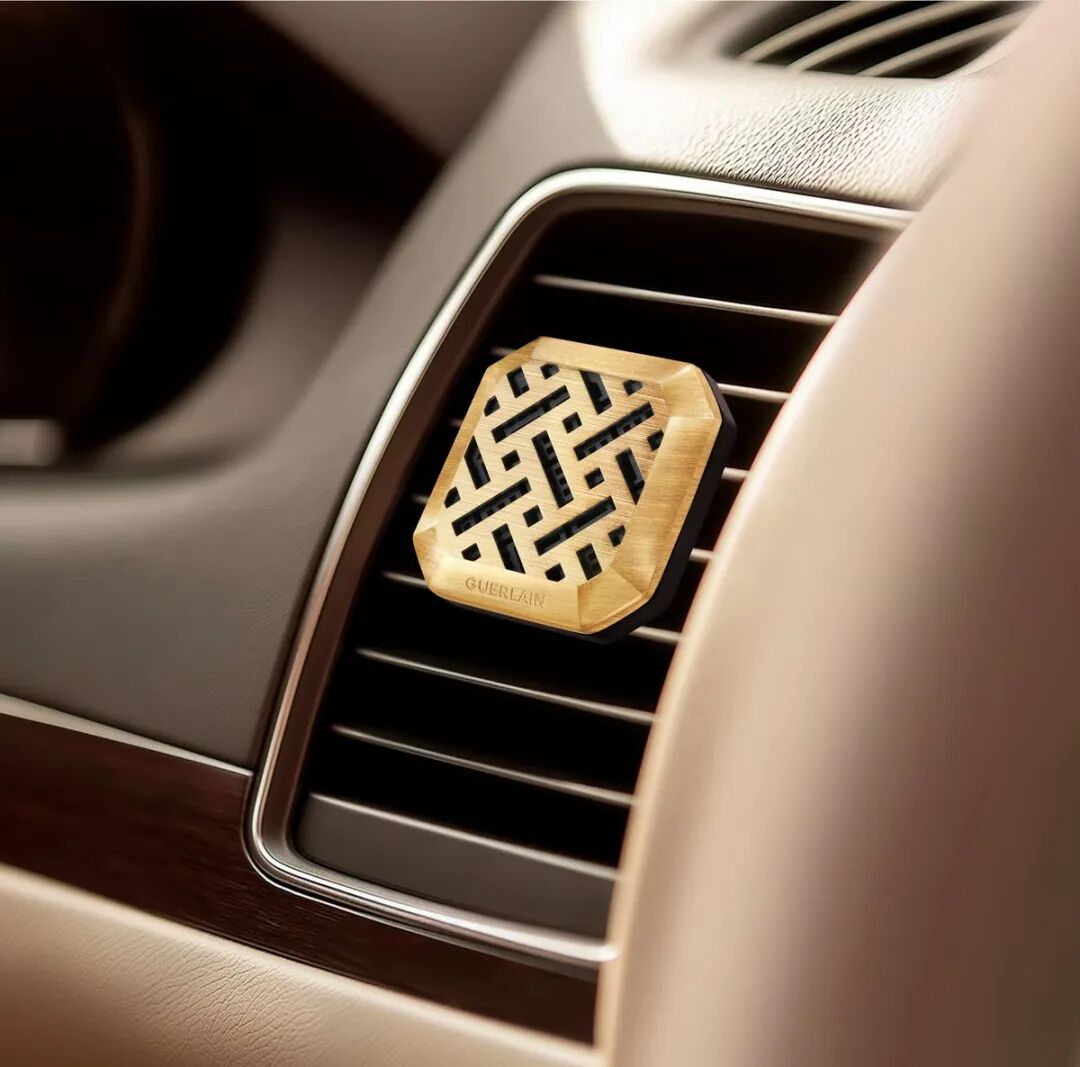 一周新品（上）：PASSIONAL LOVER恋火柔润缎光多用膏；3CE小硬糖唇釉；酵色蛋肌腮红液；Dior迪奥真我浓情香精... | 新品速递